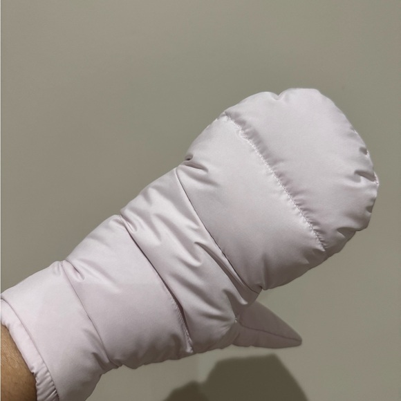 Lululemon Wunder Puff Mittens - Picture 7 of 8